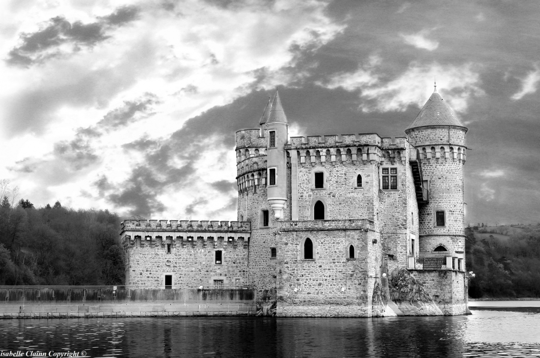 chateau de la roche en noir et blanc 2 f2p.jpg