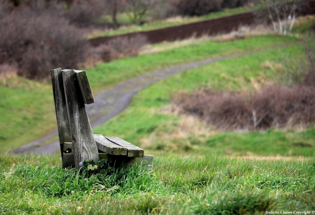 Un banc à Chateaugay f2p.JPG