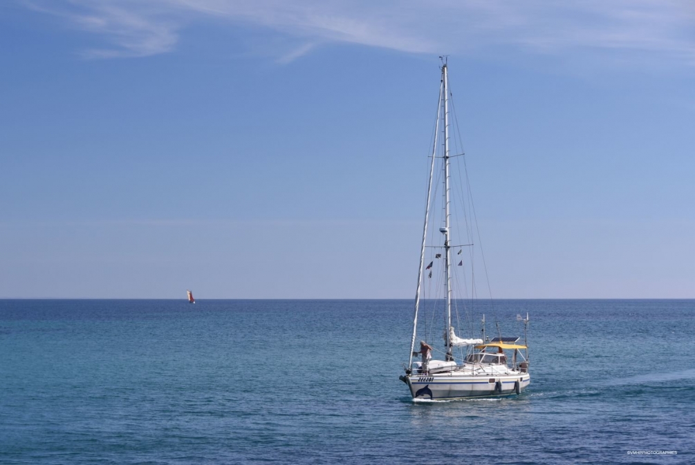 Au large d'Audierne.jpg