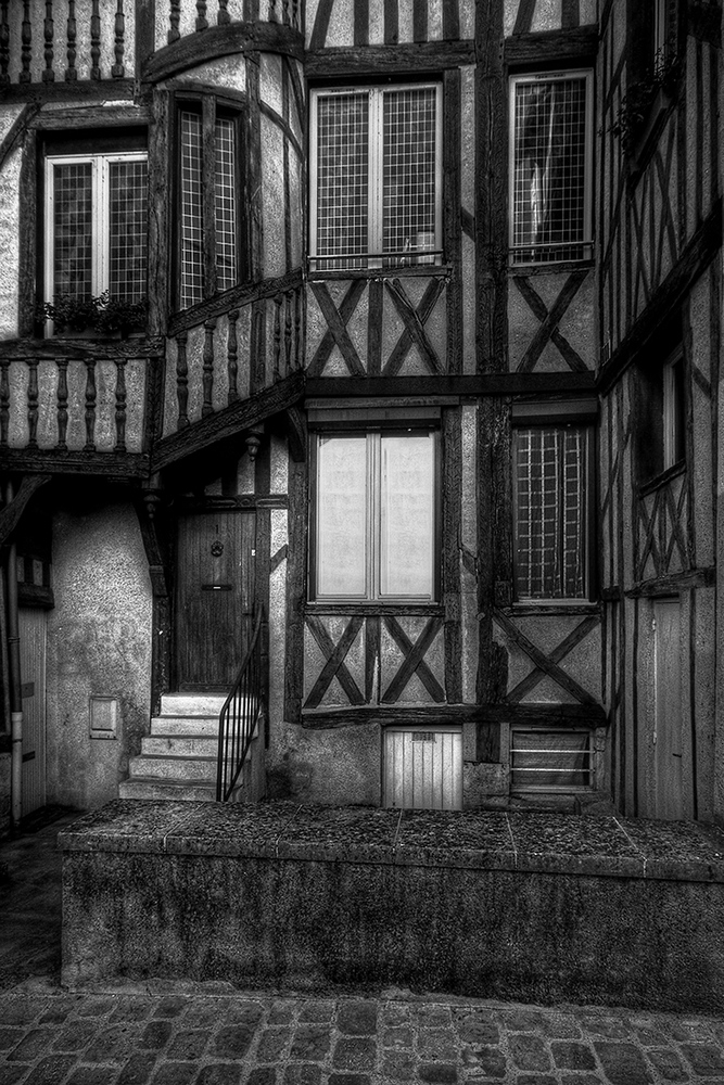 colombage noir et blanc.jpg