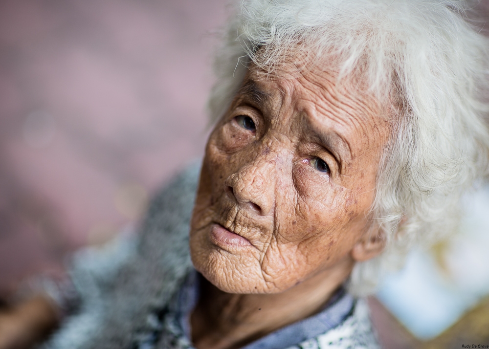 09-04-2017- Dame aux cheveu blanc REDUC-3.jpg