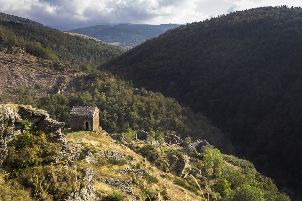 Village ruiné dans la vallée du Lot en Lozère