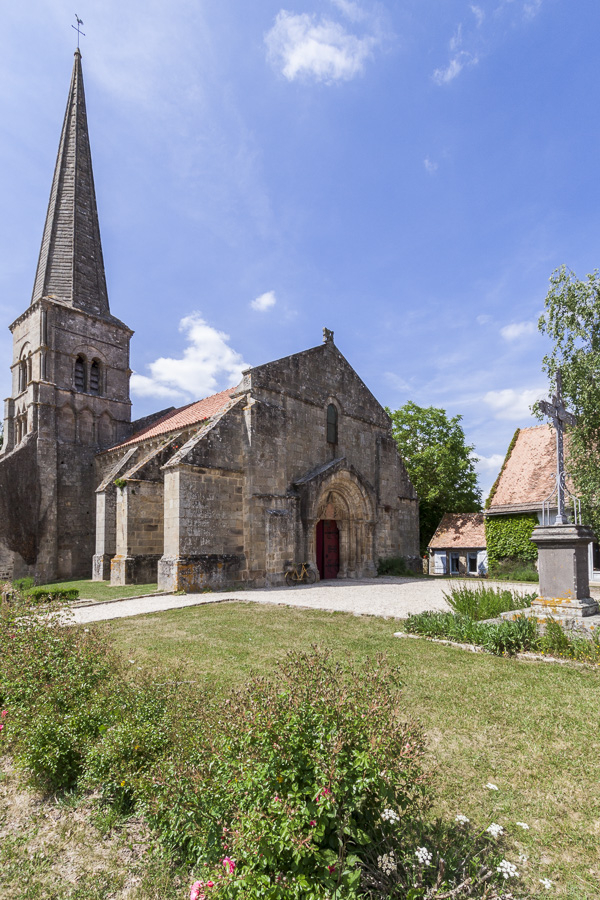Autry-Issards , l'église romane