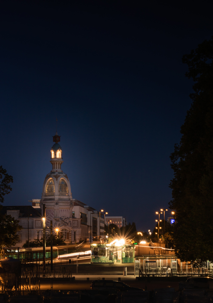 Tour-lu-by-Night.jpg.329f70b9ead3c78892d72972c01e77e6.jpg
