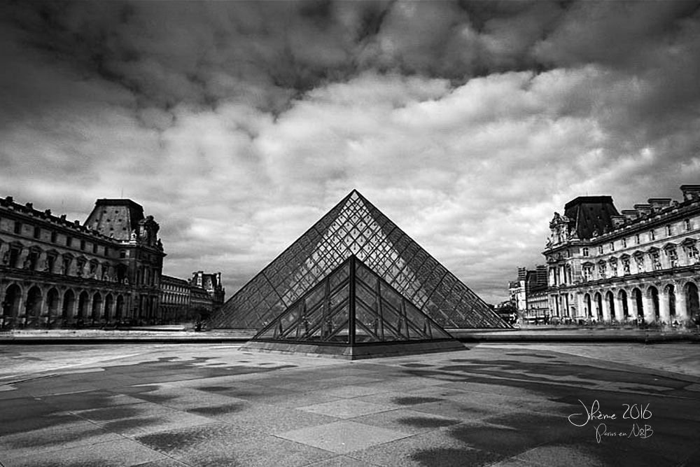501276346_2016parisennbLouvredsert.jpg.0b4097702a076337d5eb5881b1bd611a.jpg