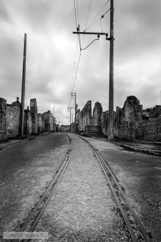 Oradour3.jpg.9b2c5a5946328af420d2c8e913ea7088.jpg