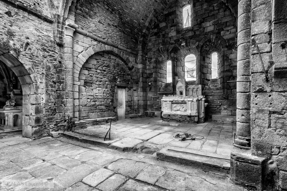 Oradour6.jpg.893aecbc98767d7a4eca62dd488fd1b2.jpg