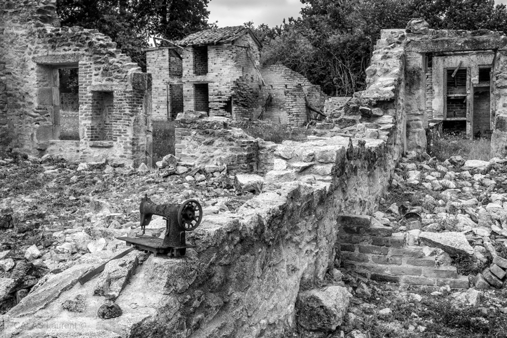 Oradour8.jpg.7d19d0f10a3a6586187188590a733929.jpg