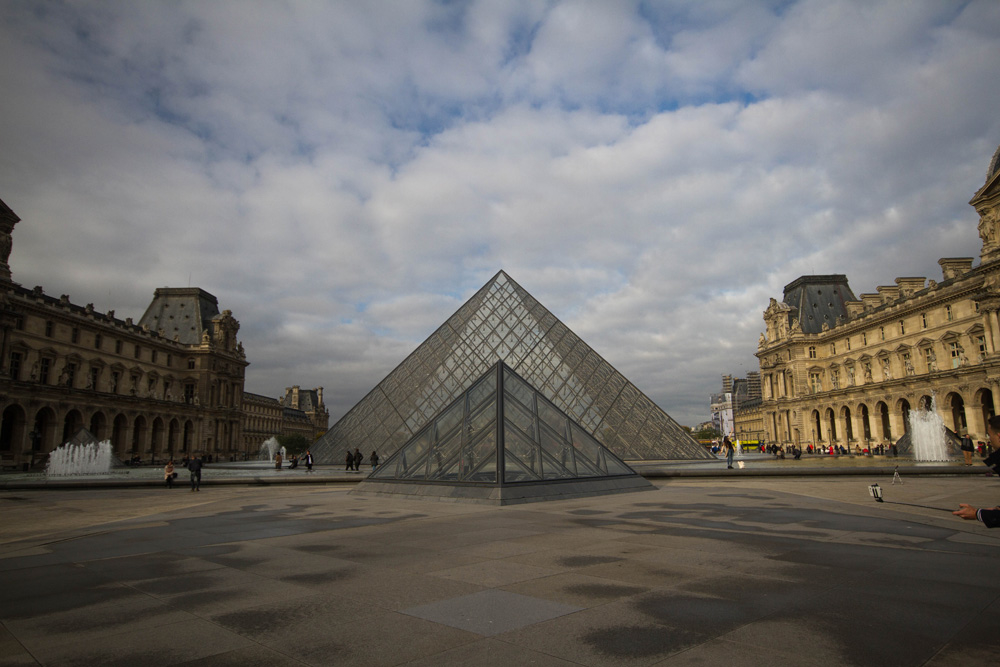 1125266353_2016parisennbLouvredsertcouleursorigne.jpg.ca6bfbf001d6916fb64bbde8edc09c72.jpg