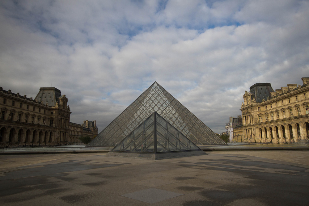 1161982381_2016parisennbLouvredsertcouleursmodifi.jpg.c1fd0524a7bbd15c26b0c59b9bc43104.jpg