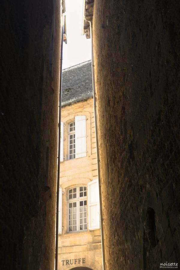 sarlat_entre_deux_murs_01.jpg.86d55859b56f99b744367e3592ad8d7a.jpg