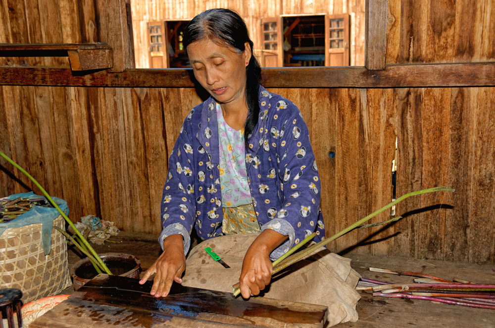 Tisseuse-lac-Inle_DSCR_0293_Nik_DxO.jpg.a7ca1d5ae69a389731d59f1db203c6eb.jpg
