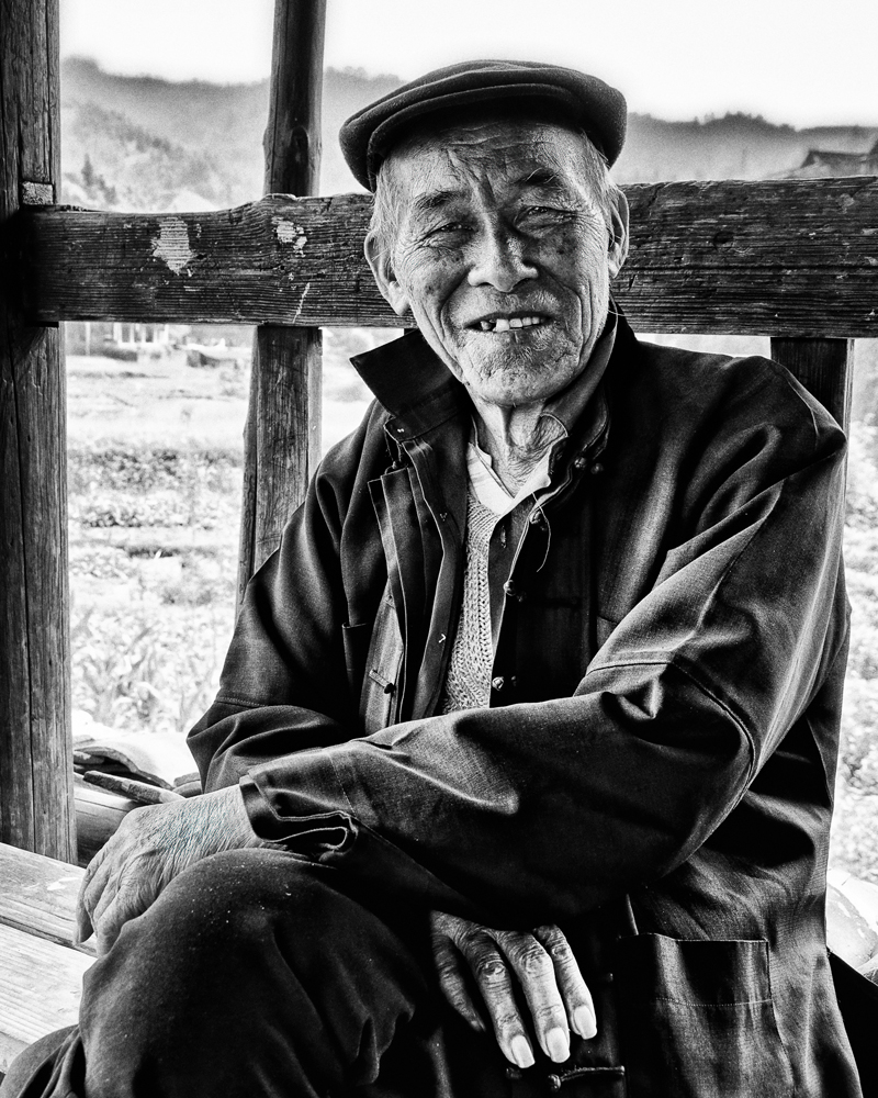 Homme-chinois-assis_DSC_0099_DxOR3.jpg.9ab82d59b0fc76b29f107303b946358d.jpg