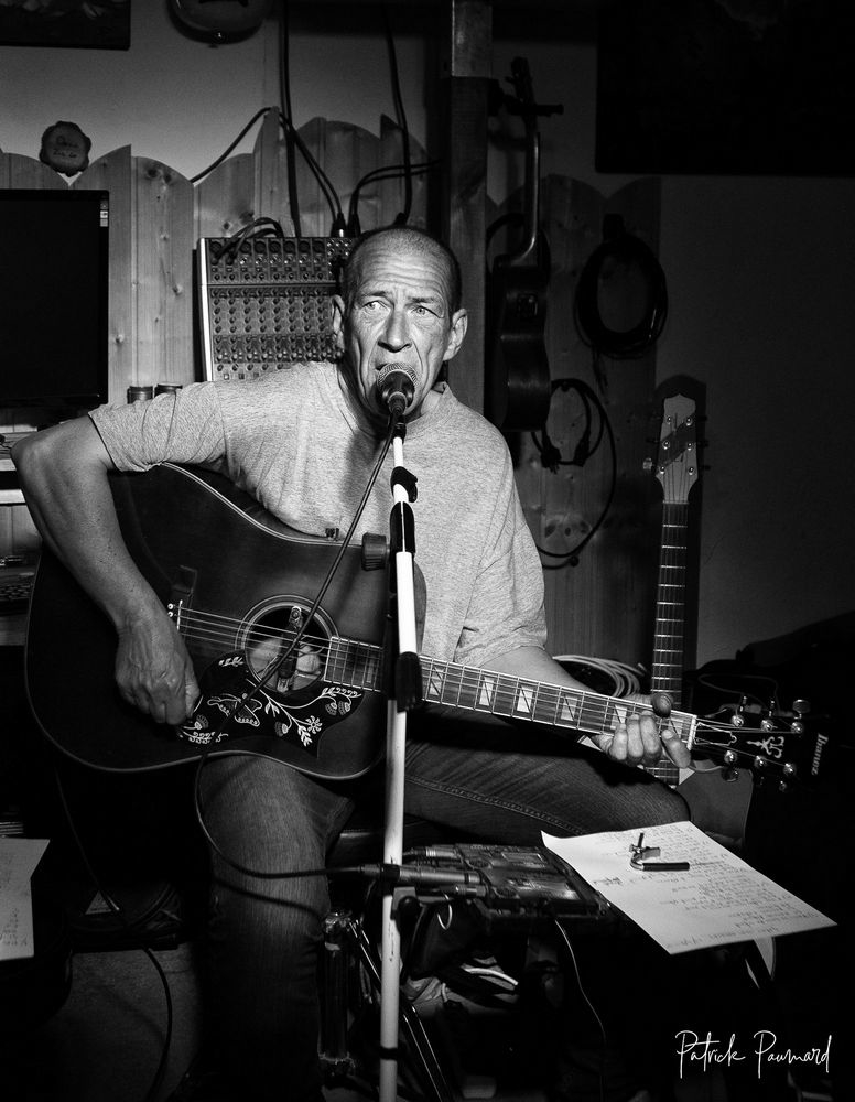 guitare-1k.JPG.760edc872b78963153ba3555a2548a2f.jpg