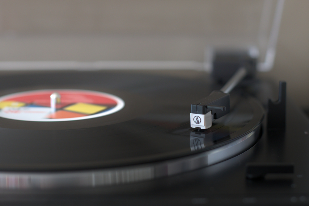 vinyle.jpg.03228aaf04ca3840926ad15e23a75750.jpg