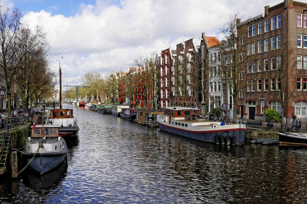 1057333340_amsterdamcanal.jpg.7a17c8227d7b7f834740b3a573cac710.jpg