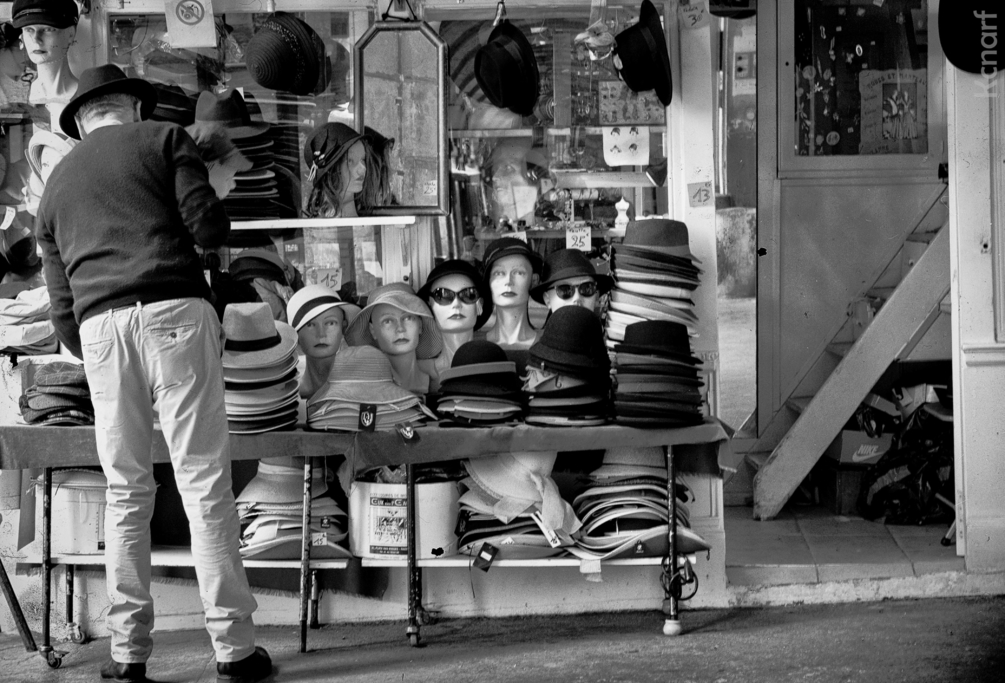 2075070843_ChapeauxParisPlacedesVosges.thumb.jpg.31b053e41ff633d7a02263e0803f9359.jpg