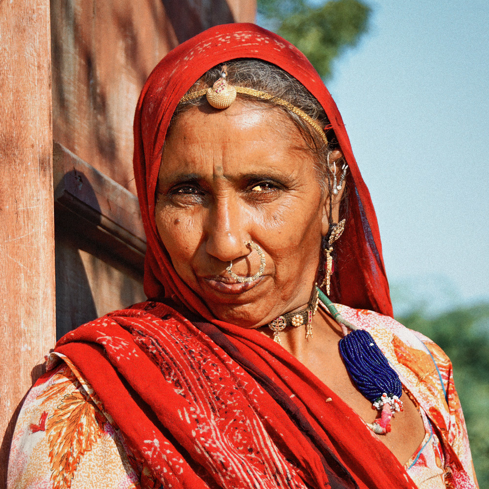 Portrait-Femme-aux-bijoux-R-DSC_0447_Nik.jpg.ae0e45fc0f68dd7d7ba0a1c22525de0b.jpg
