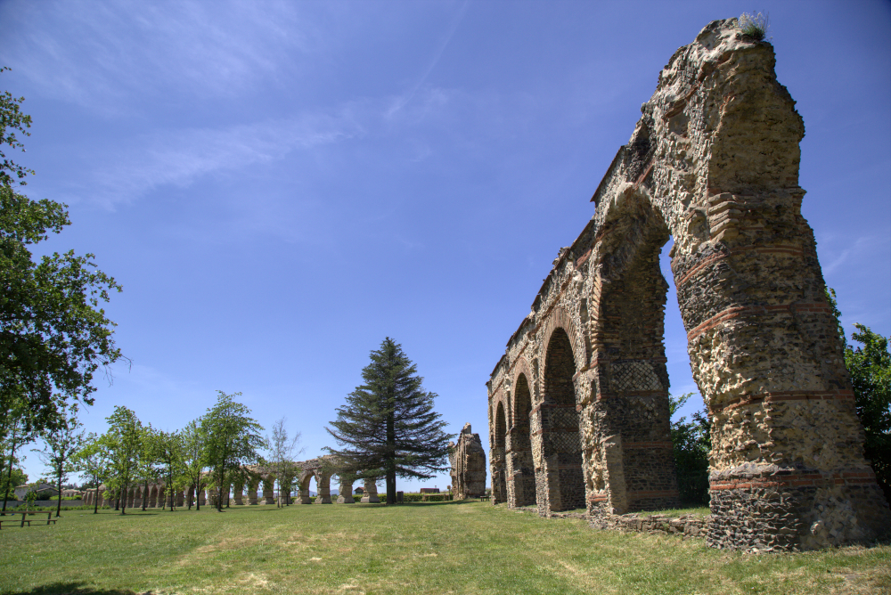 aqueducddugier.jpg.7b4b29a53d4308a7381d4651bc464e49.jpg