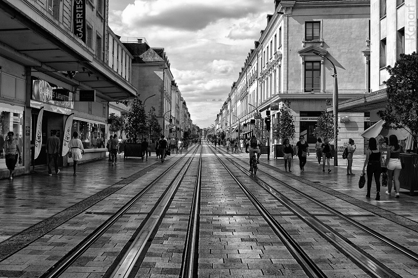 1875085030_AucentredeTours2.jpg.e3d333dcc932ebdc3441790e5f9aa409.jpg