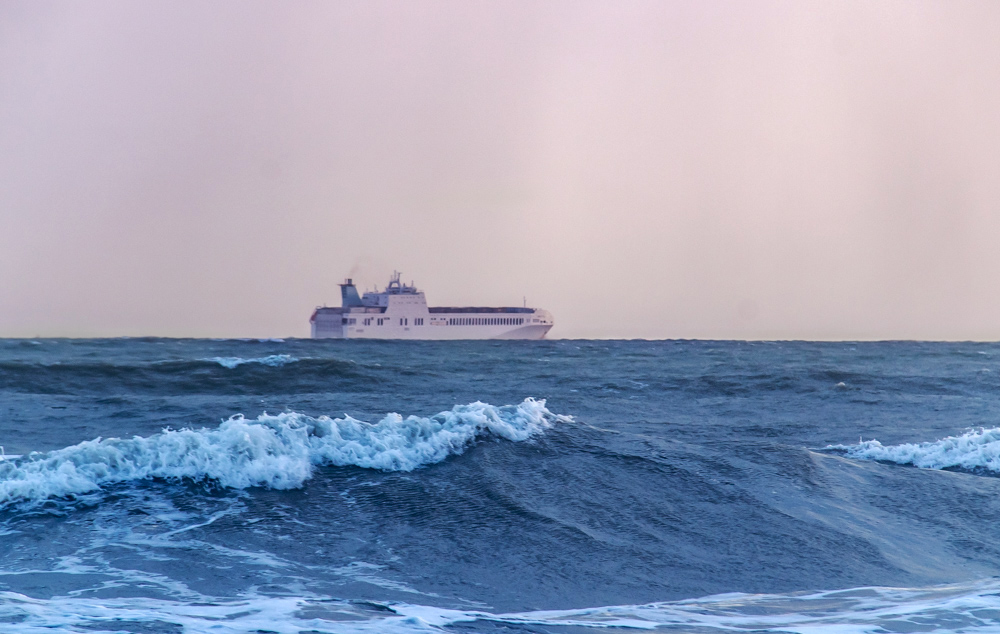 Leevsten Roro dans les vagues - Photos de paysage et de nature - Forumdephotos.com