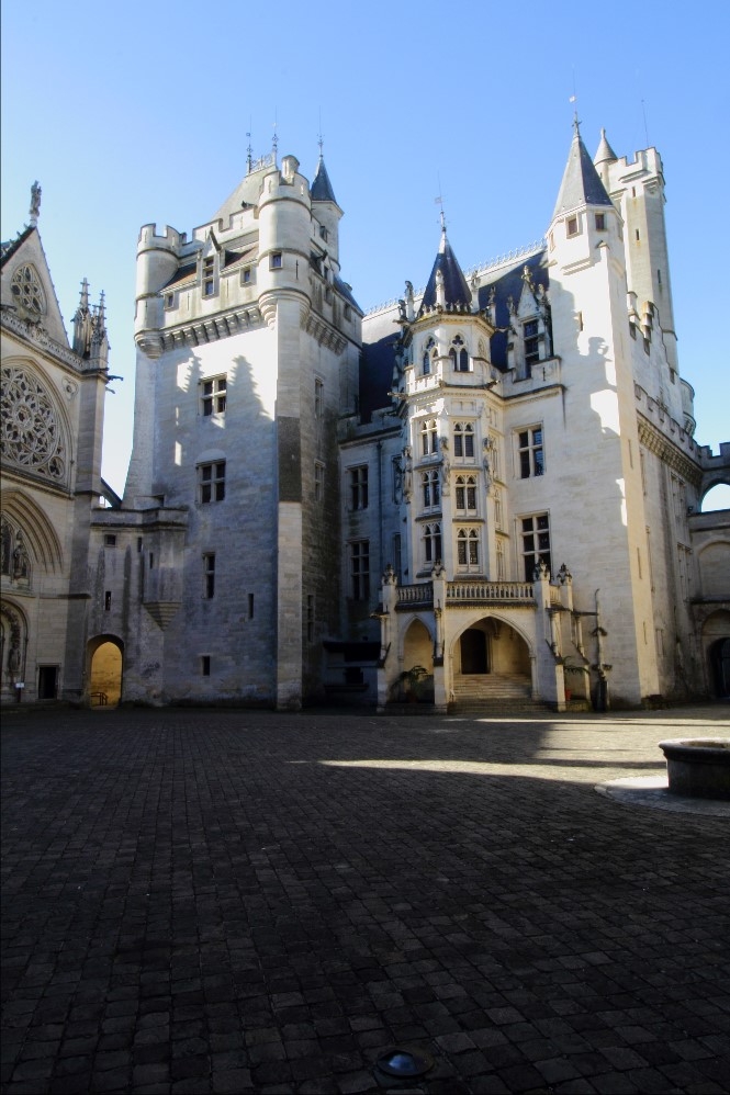 Pierrefond Oise.jpg