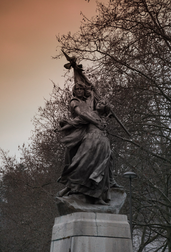 chamberystatue1.jpg.838342b791c80840f1e65e766926fc29.jpg