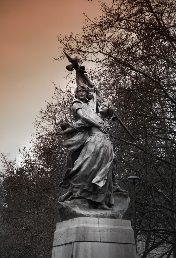 statue1.jpg.d85e55bdb1331304016e9b600dfcf9ae.jpg