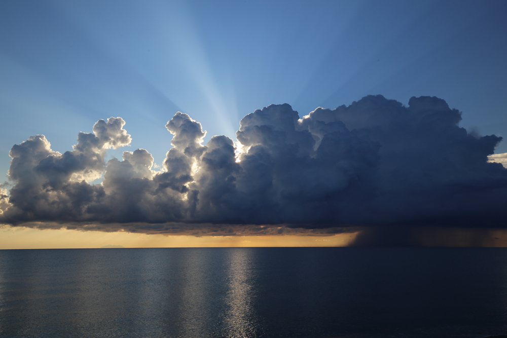 Nuages-orageux.jpg.9bc620e3cfdae0865ade01a22d030642.jpg