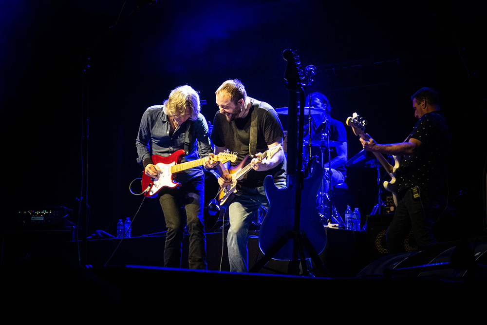 1620948823_DireStraitsleboeuf03.jpg.974d50556e36a38cc7762577894be6df.jpg