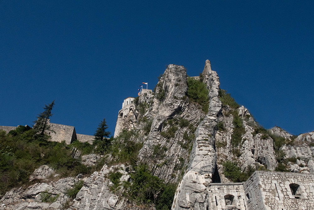 1992013067_Provencesisteron01.jpg.88df914506a70abb2e851658114723d5.jpg