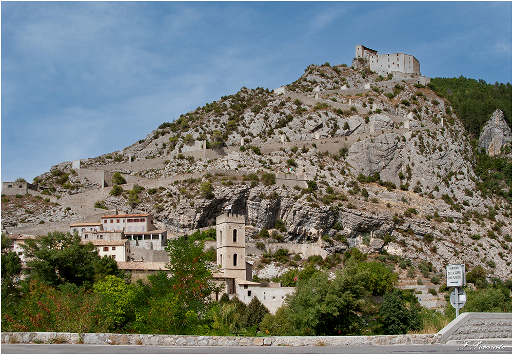 CitadelleEntrevaux.jpg.13df9c0e41886aa20ce72edb09e2e6f2.jpg