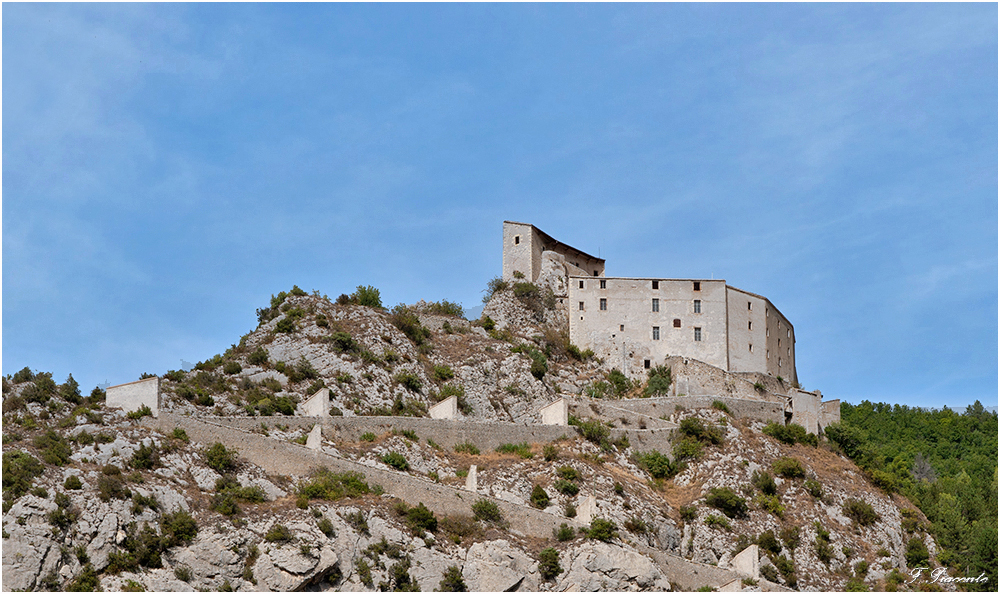 CitadelleEntrevaux_2.jpg.efb0de31ec0ef7914f7497861061c457.jpg
