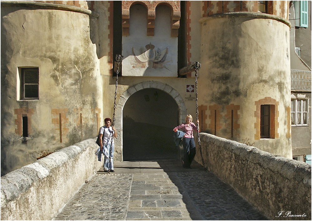 Gardiennes.jpg.0f967f1de15ca4e1427482cd77dd3fc6.jpg