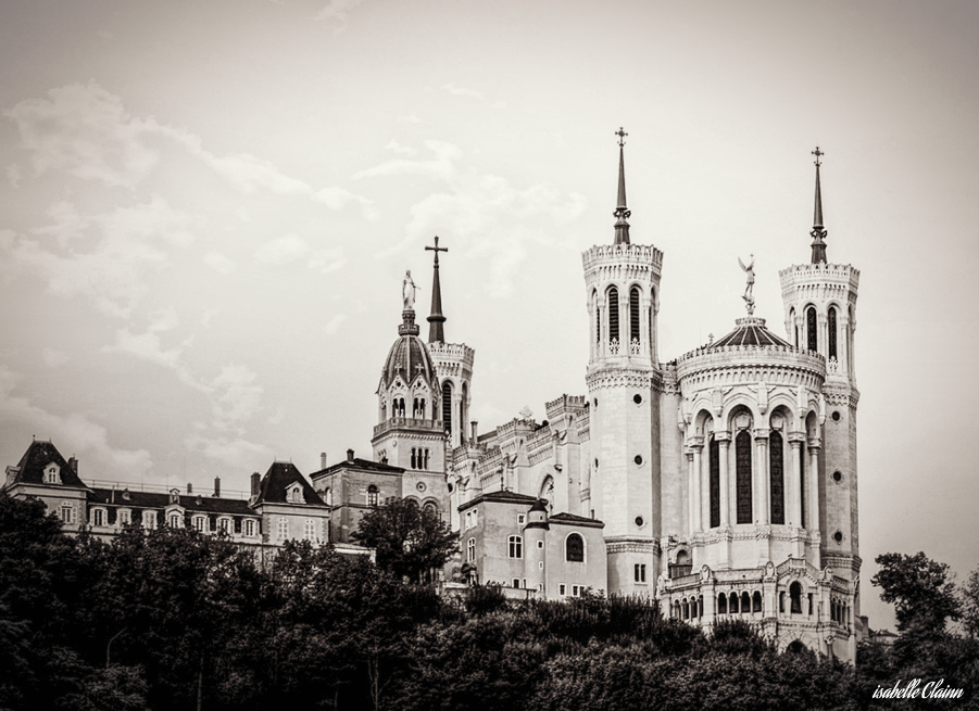 59836d5f25ff7_Lyonnoiretblanc2.jpg