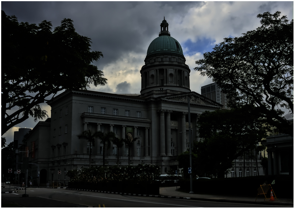 FormerSupremeCourt.jpg.9b6b0baec3858ba5bc4b48f694429946.jpg