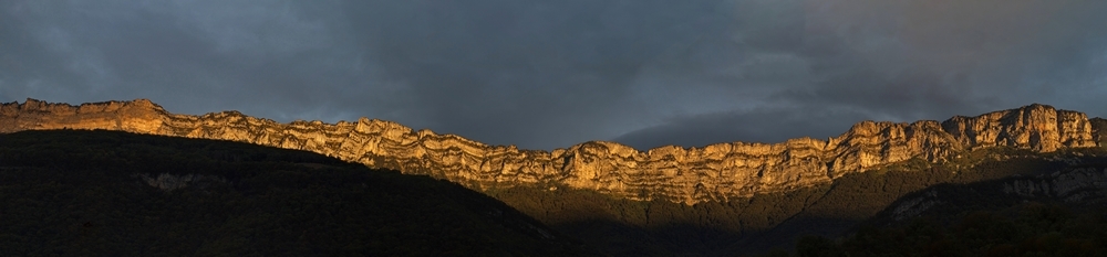 Pano Chartreuse au lever.jpg