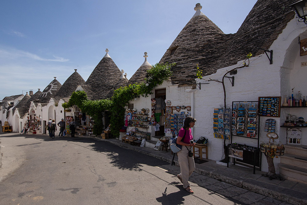 trulli5.jpg.adf67b3f54844c79e753ea76b2e39be3.jpg