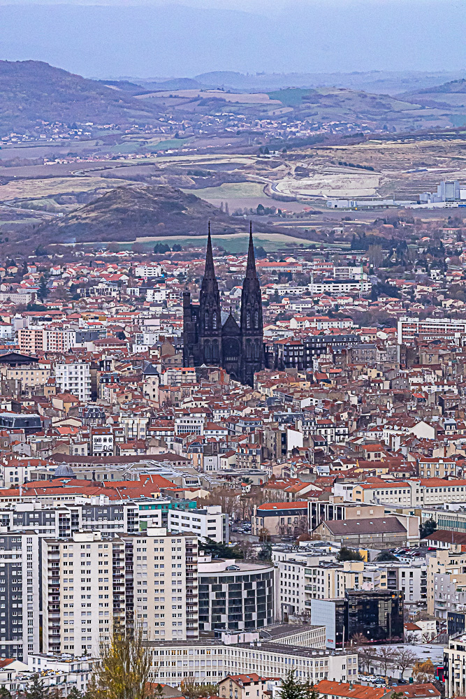 IMG_2107_LacatedraldeClermontFerrand.jpg.96850d4126e8114e057bc793af7aea4a.jpg