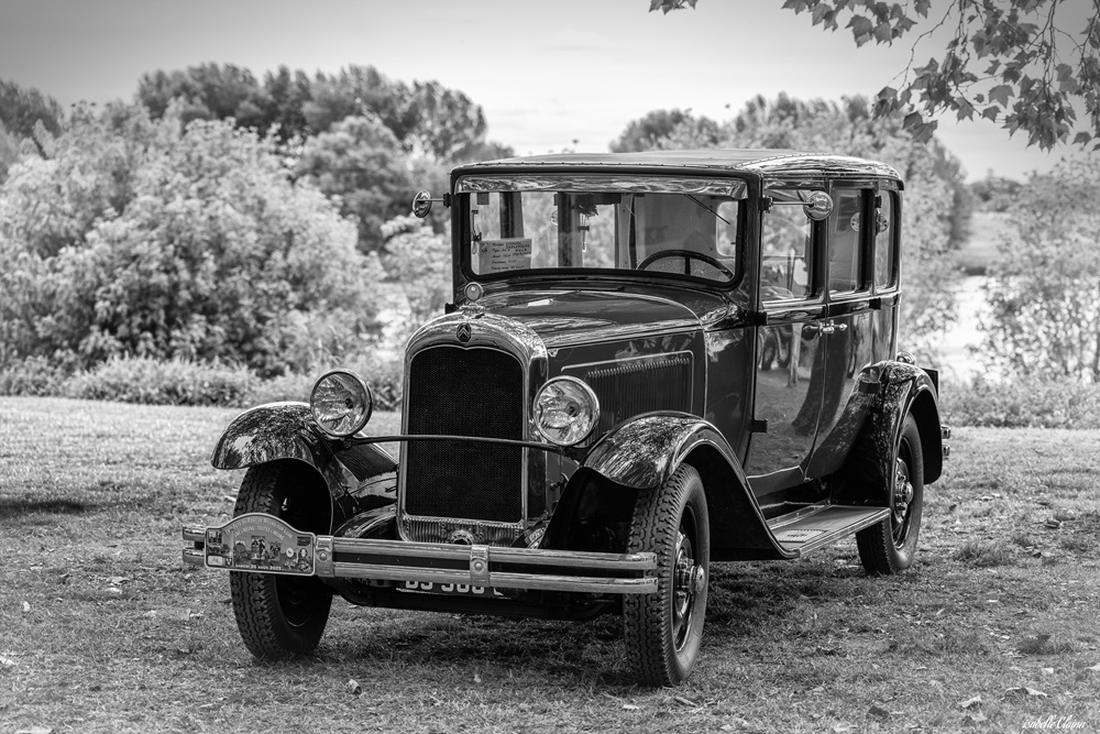 voiture ancienne r4 fp.jpg