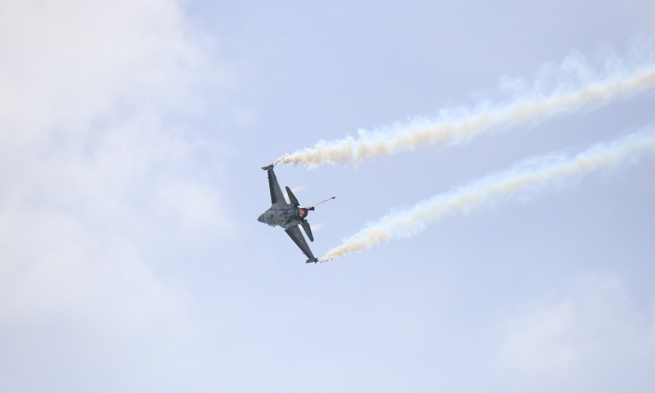 F16_back.jpg