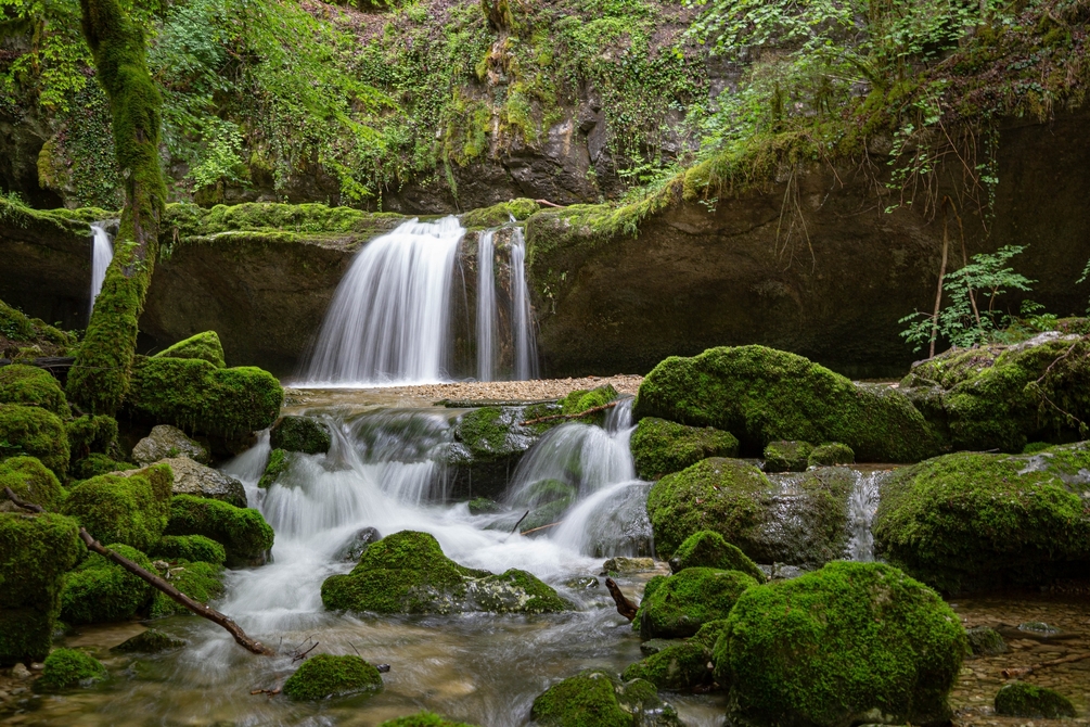 IMG_207A5786. 5DIII - Jura Cascade de la Vouivre.jpg