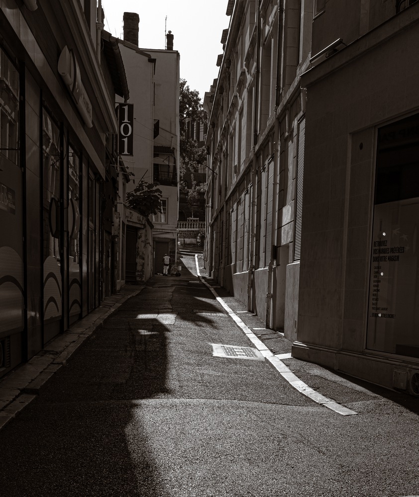 Une rue comme les autres lumineuse for.jpg