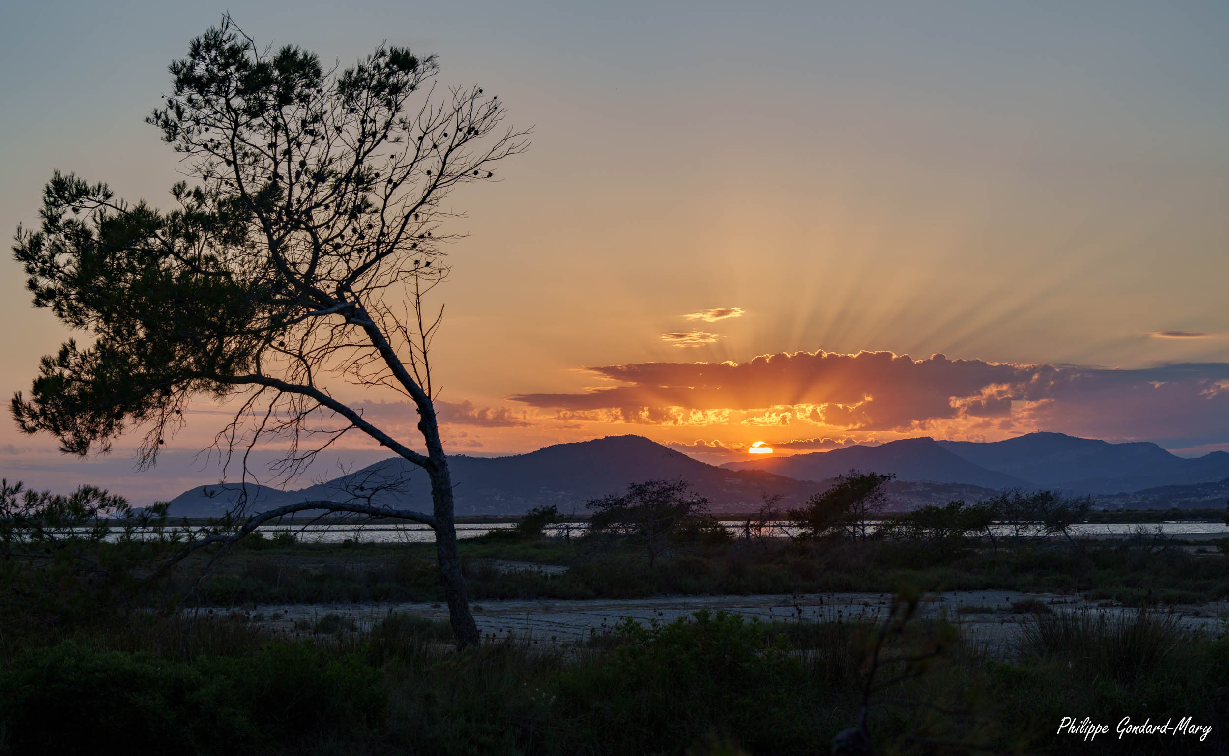 large.2026_06_08_002_CoucherSoleil_GolfeGiens.jpg
