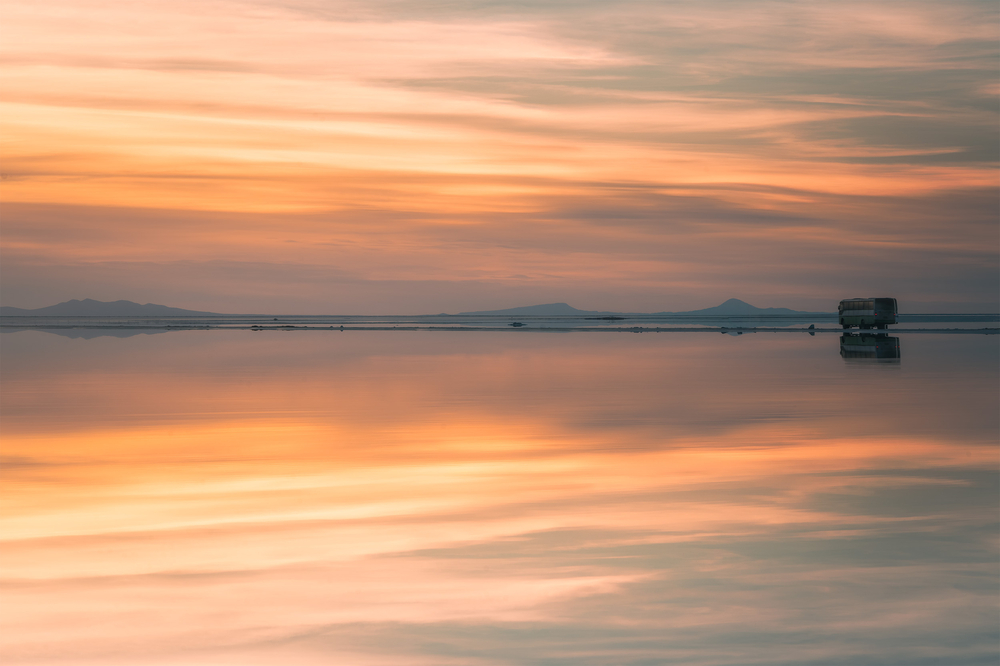 Uyuni-Sunrise_Bus2.jpg
