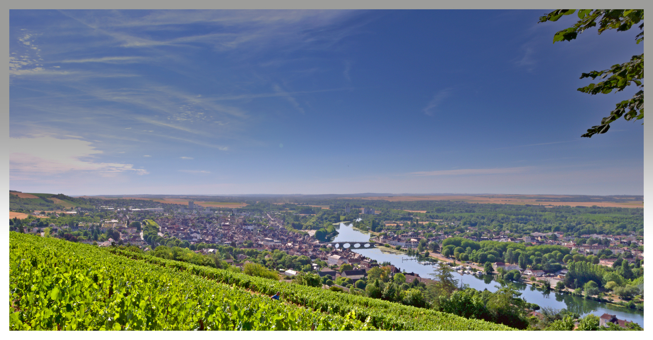 large.070726EnvironsJoigny(1)_DNG.jpg
