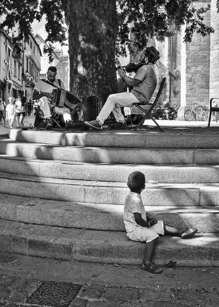 Enfant-et-musiciens-FP_R0000298.jpg