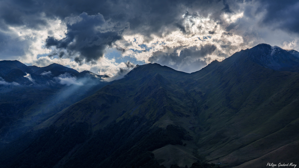 2026_08_30_032_Pyrénées_jeu_de_nuages_et_Soleil.jpg