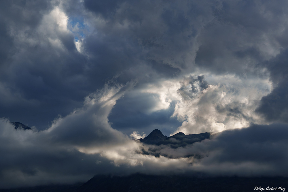2026_08_30_034_Pyrénées_jeu_de_nuages_et_Soleil.jpg